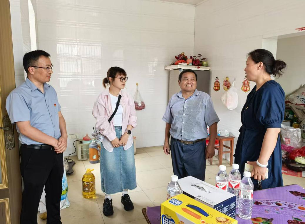 情暖学子心 携手共成长<br>——基础部党支部开展'三访三送'活动 情暖学子心 携手共成长<br>——基础部党支部开展'三访三送'活动